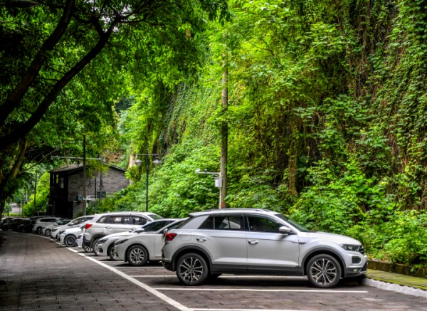 小微停車場開放運營。周邦靜攝