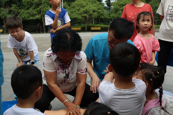 心肺復蘇互動教學現場。重慶西區醫院供圖