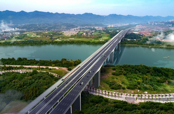 渝武高速拓寬改造項目跨江特大橋。重慶設計集團有限公司市政設計研究院供圖