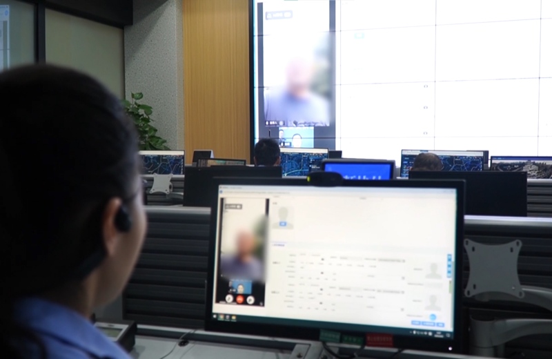 接警員線上處理交通事故。重慶交巡警總隊供圖