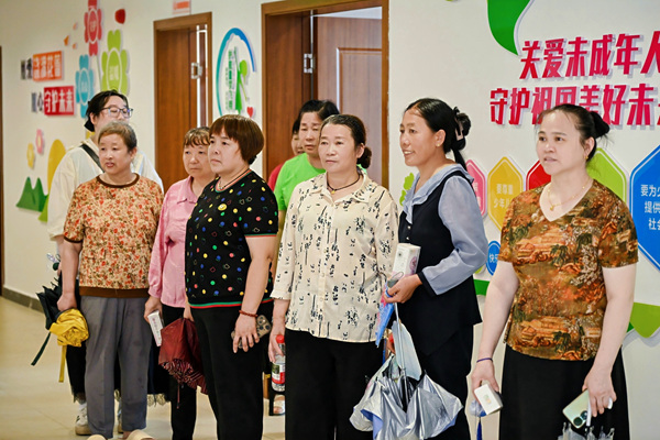 市民參觀了解渝北區救助管理站設施和救助情況。主辦方供圖