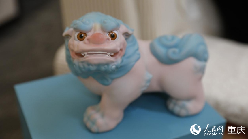 “中國工藝美術文化創意大賽”金獎——大足彩塑文創《大足獅》。人民網 曹欣悅攝