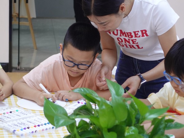 孩子們體驗節氣文化。任峰攝