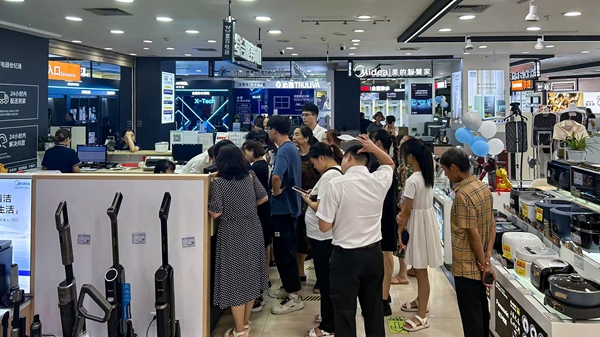 消費者購買電器。渝北區商務委供圖