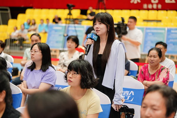 在提問環節，市民踴躍參與，“發言人”現場進行解答。主辦方供圖