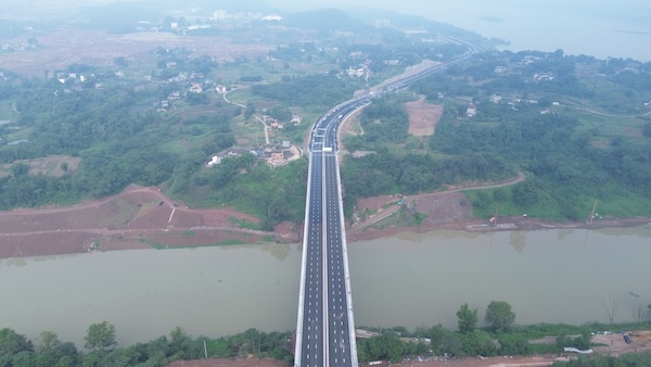 江津區支坪綦河大橋及引道工程。項目部供圖
