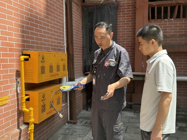 主題黨日活動。重慶燃氣集團供圖