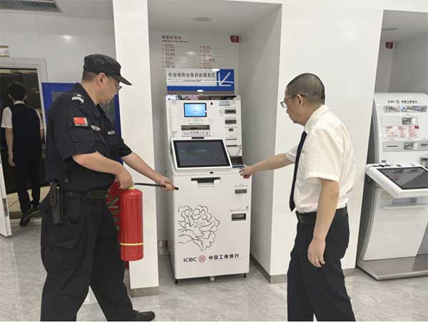 開展突發火情實戰演練。工行重慶市分行供圖