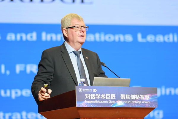 David Cardwell分享他對人工智能的深刻洞察。重慶城市科技學院供圖