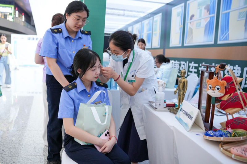 健康義診。重慶市衛健委供圖