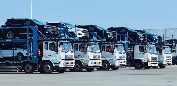 為整車發運提供物流服務。長安民生物流供圖