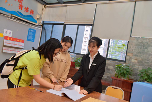 校園服務。東原仁知服務供圖