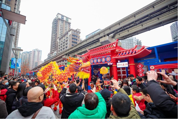 體育彩票充分融入假日經濟，吸引眾多市民、游客打卡體驗。重慶體彩供圖