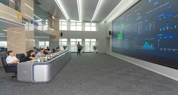 服務監督員參觀重慶燃氣集團搶險指揮中心。重慶燃氣集團供圖