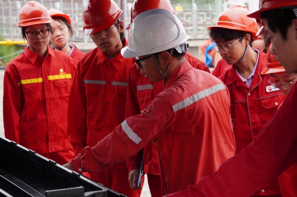 鉆井作業研學。重慶科技大學石油與天然氣工程學院供圖
