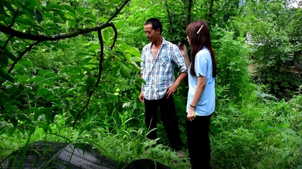 實踐團采訪當地種植戶。重慶理工大學供圖