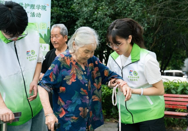 愛心義診活動。甘世杰攝