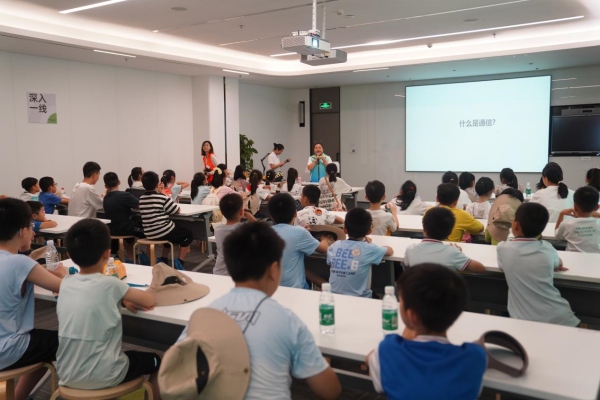 科技小課堂現場。渝北區融媒體中心供圖