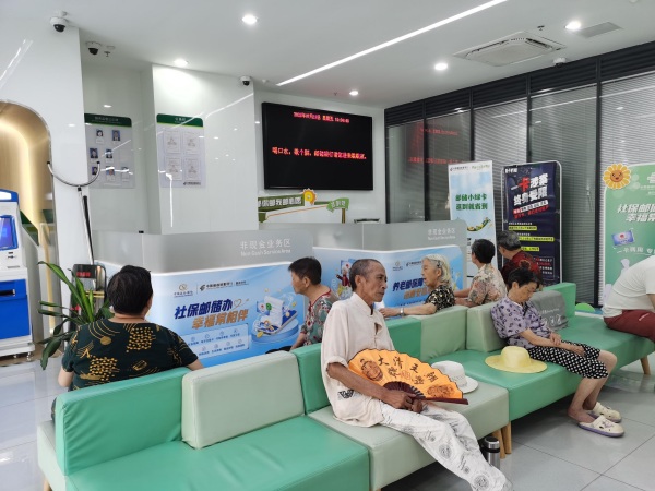 網點開放納涼區域。郵儲銀行重慶分行供圖