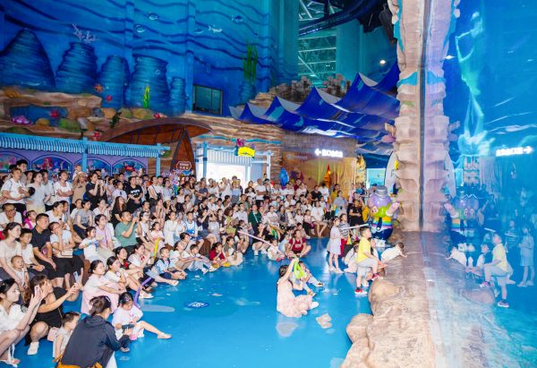 孩子們探索海洋奧秘。陳俊攝