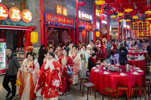 “渝味360碗”國潮美食街。江北區文旅委供圖