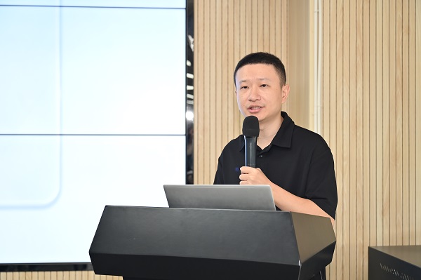 客戶交付事業部負責人羅冀進行主題分享。鄒樂攝