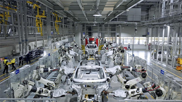 工廠正在開足馬力生產。中國長安汽車供圖