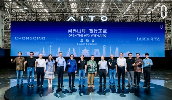 啟動會現場，嘉賓見證重要時刻。賽力斯供圖