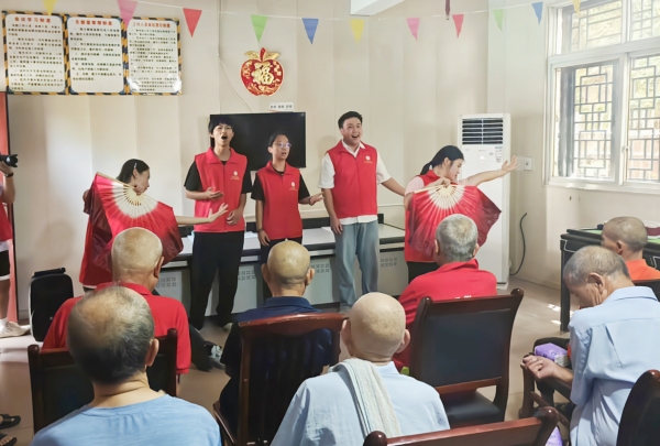 團隊表演節目《萬疆》。重慶電力高等?？茖W校供圖