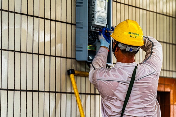 汗水打濕電力工作服。國網永川供電公司供圖