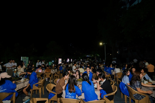 萬人開啟漫灘路上吃巫溪烤魚盛宴。受訪者供圖