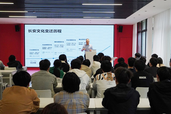 重慶工程職院智能制造學院邀請長安汽車工程師來校為學生講述大國工匠的故事。重慶工程職院供圖