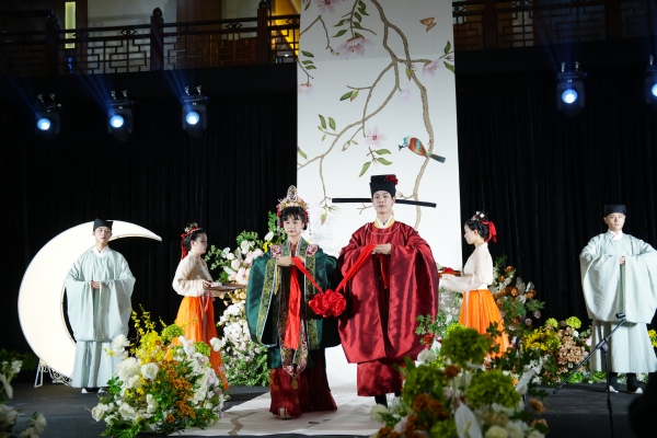 往屆七夕河燈旅游文化節表演。榮昌區委宣傳部供圖