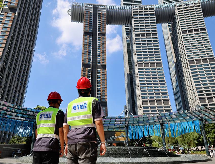 “紅巖燃小兵”順利完成渝中區來福士廣場燃氣險情處置。重慶燃氣集團供圖