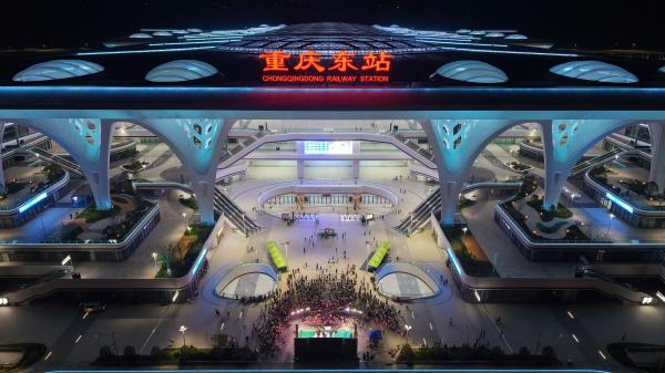 長生山歌之趨野歌會在重慶東站舉行。長生橋鎮樂陶社區供圖