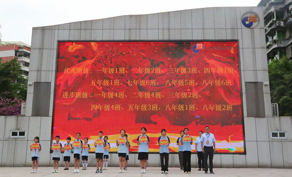 為獲評班集體頒發榮譽證書。重慶市鋼城實驗學校供圖
