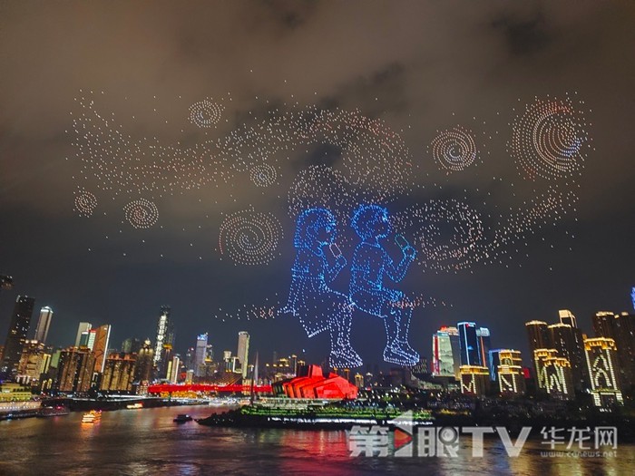 無人機燈光秀在兩江四岸核心區上演。資料圖