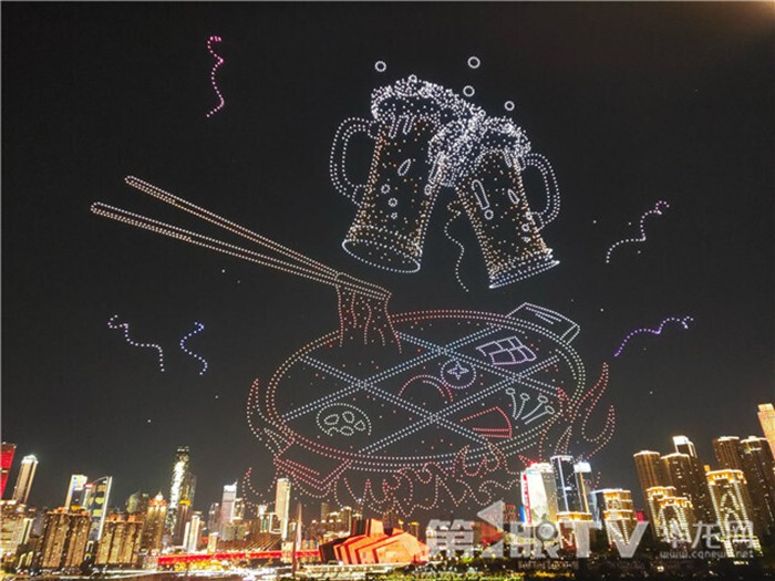 無人機變化成火鍋圖案。第1眼TV-華龍網記者 石濤 攝