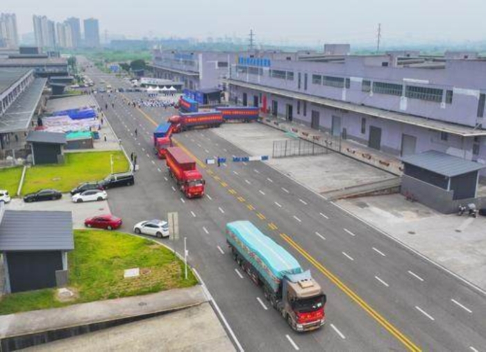 9月4日，重慶西永綜合保稅區，“重慶西永—東盟跨境專線”開通發車。首席記者 龍帆 攝