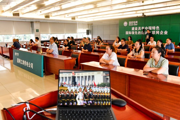 9月3日，國網重慶江津供電公司組織員工收看紀念大會和閱兵儀式直播。王化全攝