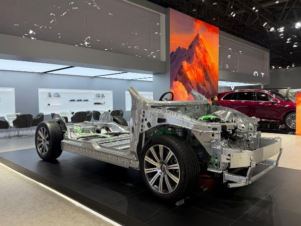 賽力斯魔方技術平臺亮相智博會。余潔攝