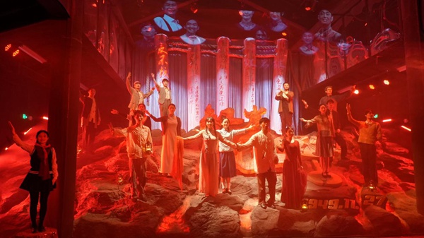 沉浸式史詩劇《紅巖紅》。紅巖紅沉浸式劇場供圖