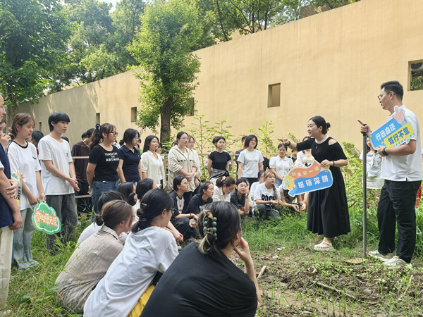 現場實地教學。重慶移通學院供圖
