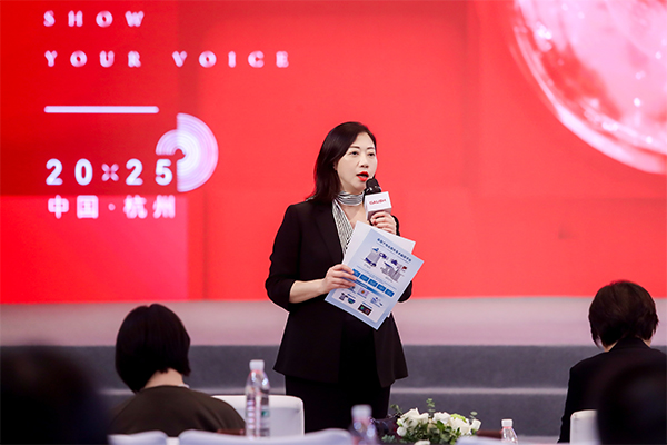 彭艷麗學術分享現場。重慶普瑞眼科醫院供圖