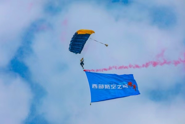 梁平機場跳傘基地。熊偉攝