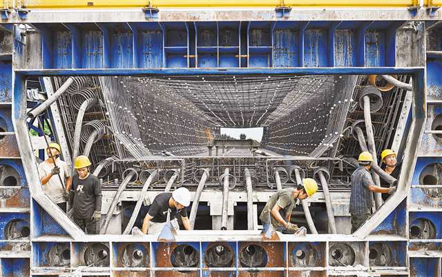 成渝中線高鐵重慶段制梁忙