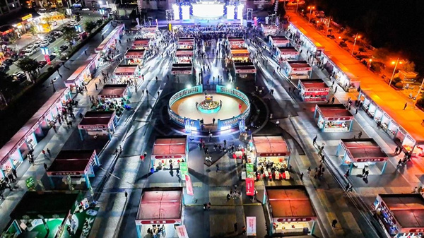 往屆萬州烤魚消費季現場。萬州區商務委員會供圖