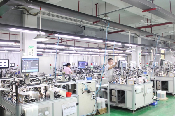 敏城電子生產車間。萬州區委宣傳部供圖