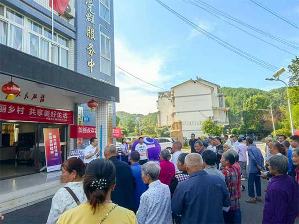 宣傳金融政策。光大銀行重慶分行供圖