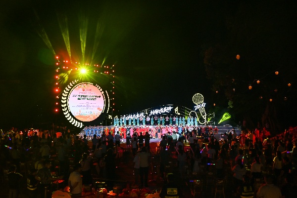 以歌禮贊豐收。付作僑攝